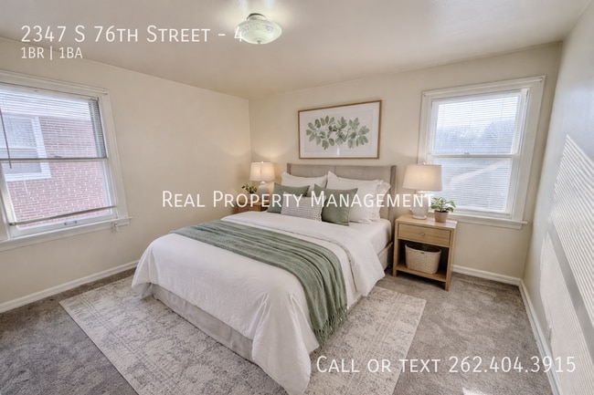 Photo - 2347 S 76th St Unidad 4