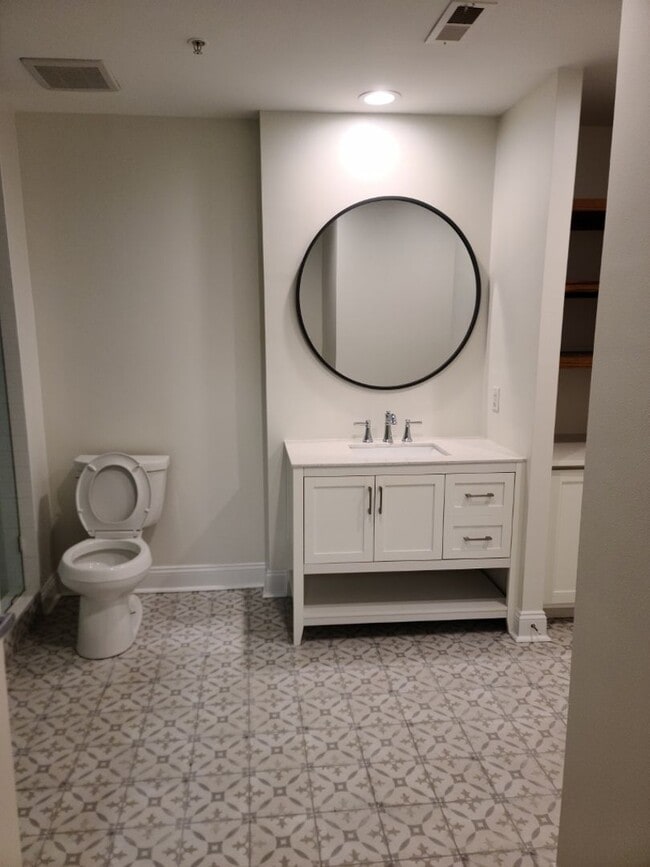 Building Photo - Gorgeous 1 bedroom, 1 bathroom condo in Mo... Unit 721 Governor Morrison St #502