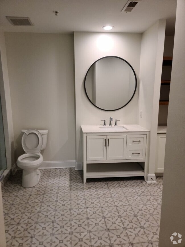 Building Photo - Gorgeous 1 bedroom, 1 bathroom condo in Mo... Unit 721 Governor Morrison St #502