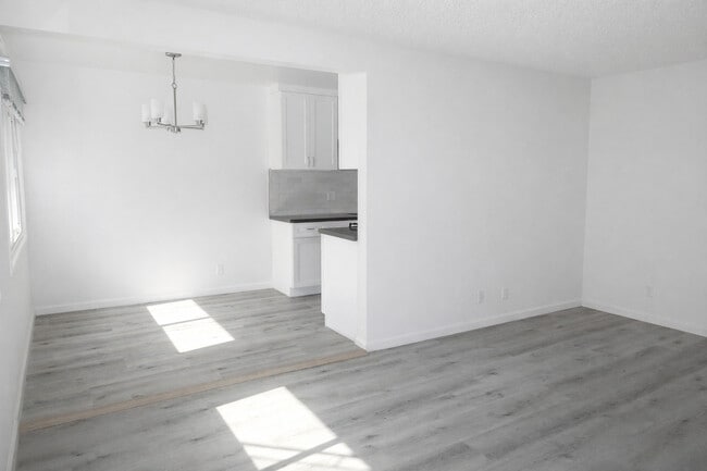 Dining room - 812 Larch St