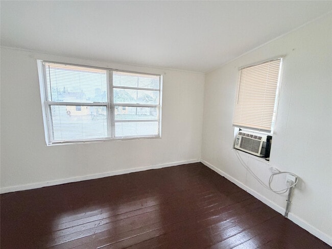 Photo - 4341 Pinewood Ave Unit 4341