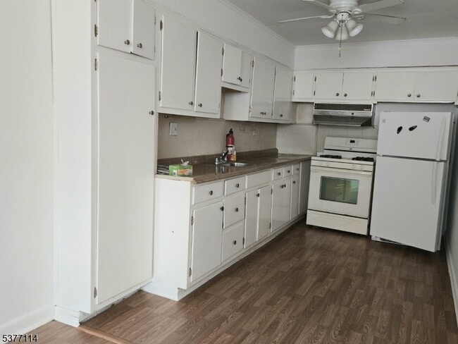 Building Photo - 305 Green Ave Unit 1st Rental