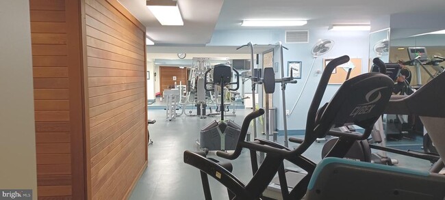 Photo - 3705 S George Mason Dr Unit 1708S