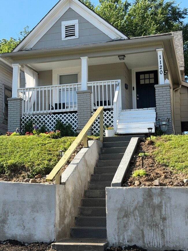 Photo - 1120 Splitlog Ave