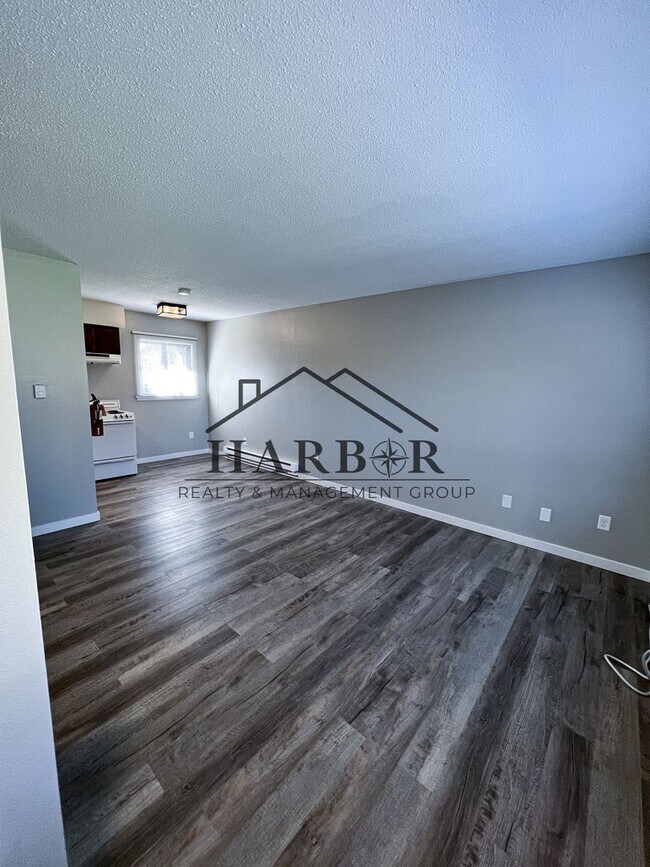 Photo - Renovated 1 Bedroom 1 Bath - SPECIAL: Lower rent for a 6 month Lease Unit 616