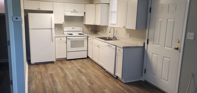 Photo - Beautifully Updated 1-Bedroom Apartment with Washer/Dryer Hookups! Unit 3614-F