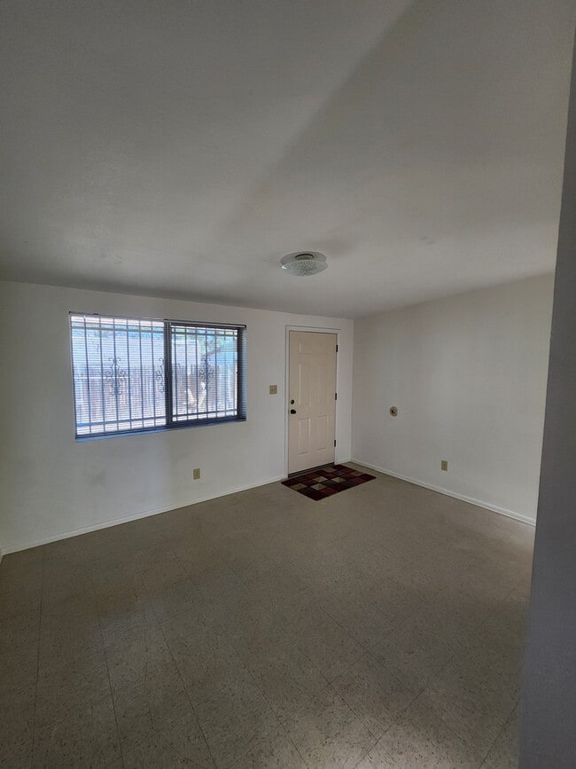 Photo - 840 W Iowa St