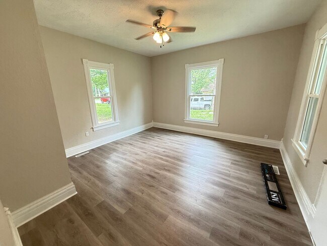 Photo - 3 Bed 1 Bath Aurora, MO