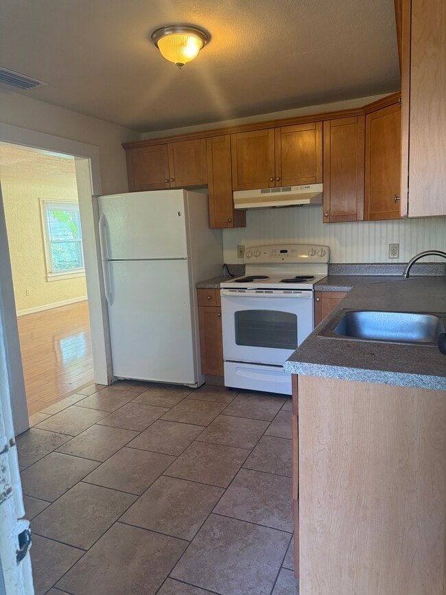 Photo - 409 Lebeau St
