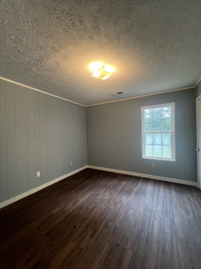 Photo - 656 Windrow Rd