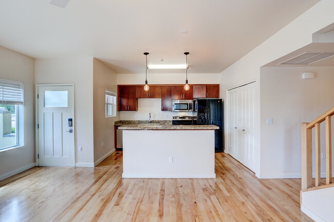 Photo - 1411 W Grand Ave