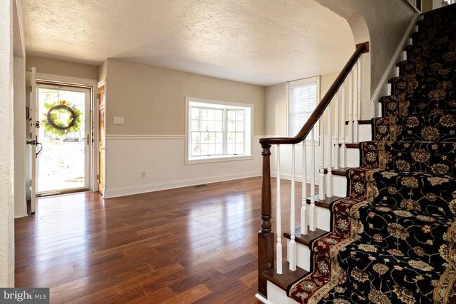 Photo - 1636 W High St