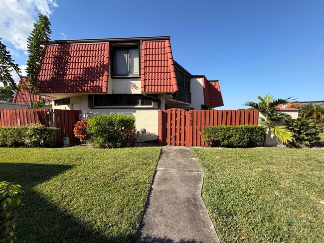 Building Photo - 3768 Victoria Dr