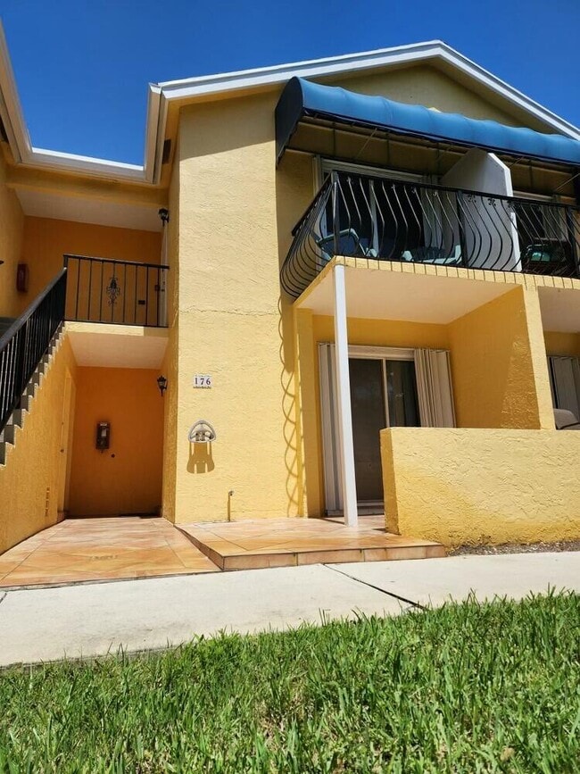 Building Photo - 176 Waterside Dr
