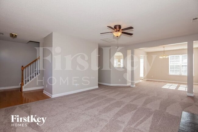 Photo - 634 Longacre Dr