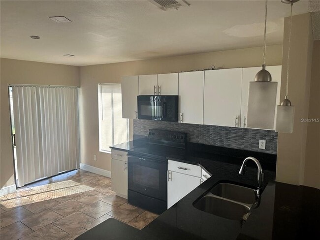Photo - 180 Coralwood Cir