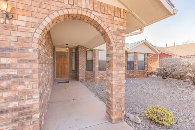 Photo - Inviting 3 Bed 2 Bath - Pet Friendly!