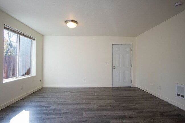 Photo - Garden Level 1 Bdr w/ Private Patio & APPS... Unidad H1