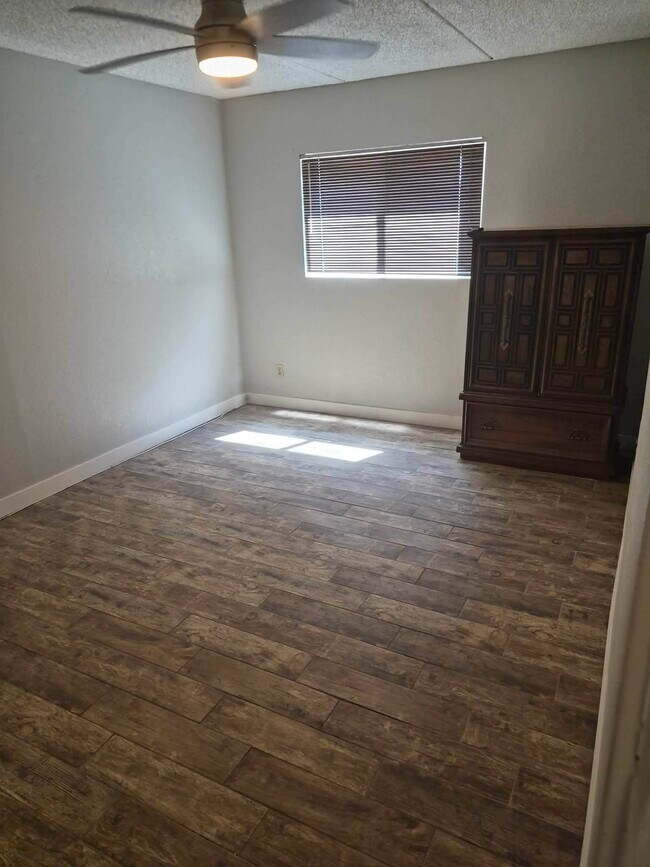 Photo - 3030 E Clarendon Ave Unidad 7