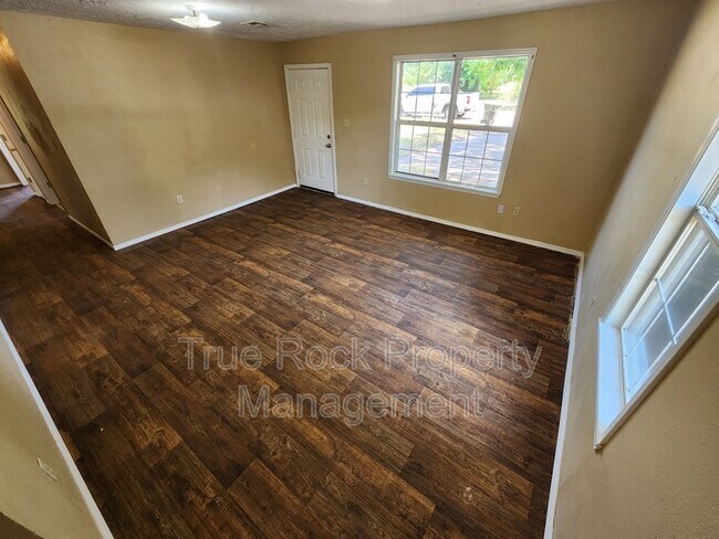 Photo - 522 W 2nd St