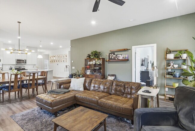 Photo - Quiet 4 Bedroom Oasis in Farmington