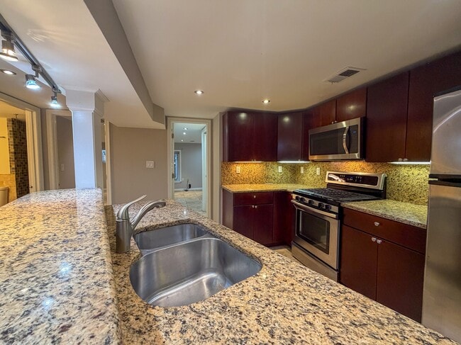 1445 Clifton St NW Unidad 3 (Lower Unit)
