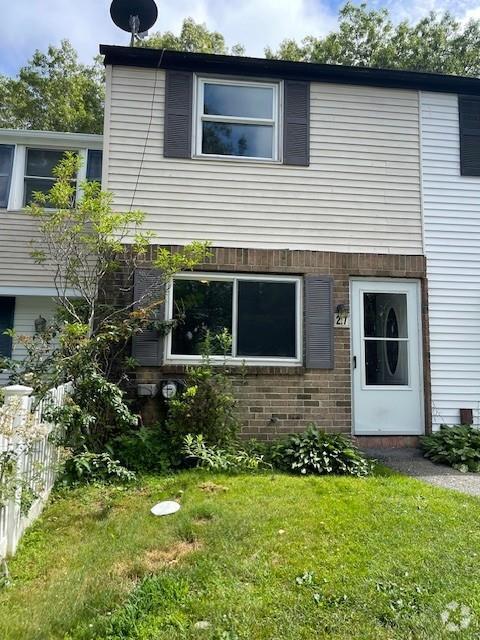 Building Photo - 27 Wooded Way Rental