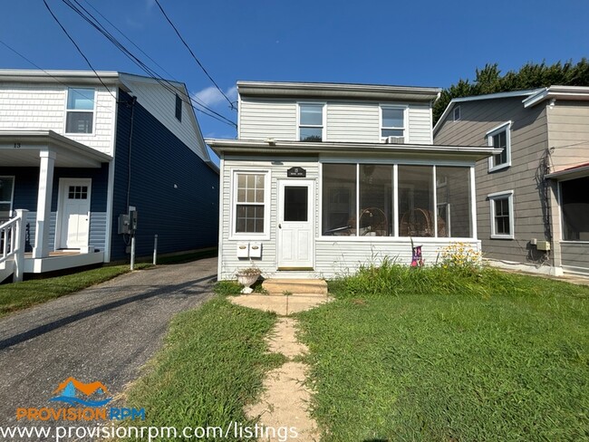 Building Photo - 15 N Brewer Ave Unit B Rental