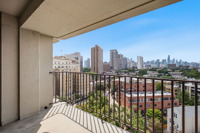 Building Photo - 1960 N Lincoln Park W Unit 1206