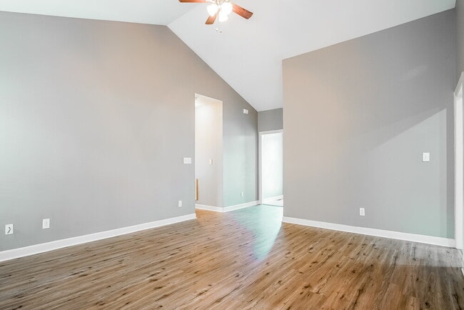 Photo - 29 Westcote Ln