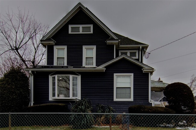 Building Photo - 29 3rd Ave