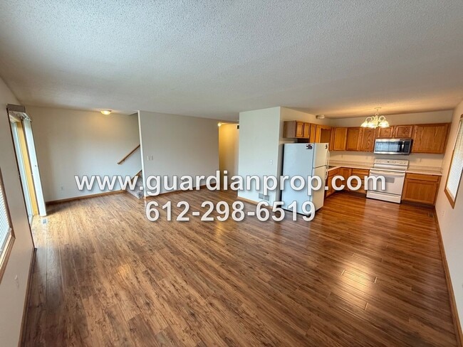 Building Photo - End Unit Townhouse Available Now, Updated ...