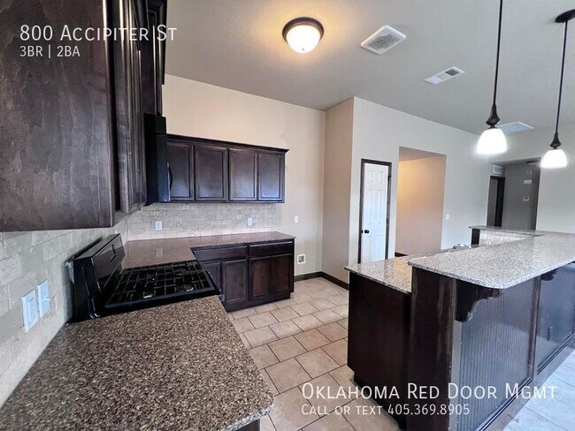 Photo - 800 Accipiter St