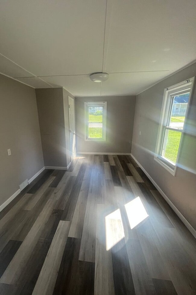 Photo - Gorgeous renovated 3 bedroom house!