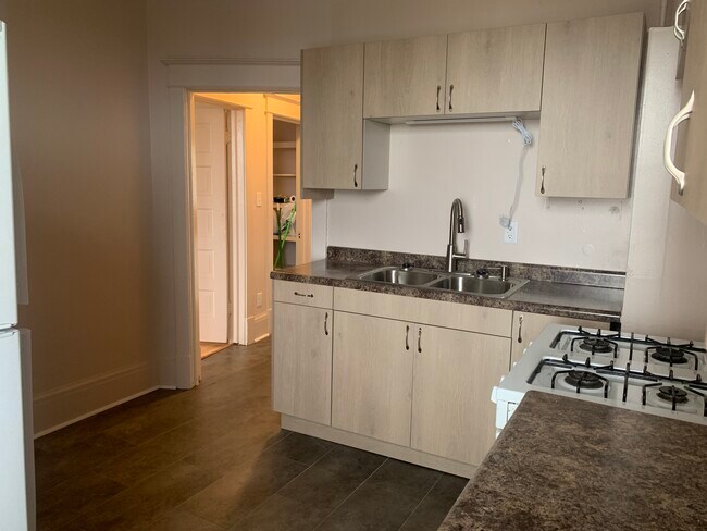 Photo - 122-126 W 4th Unit 126B