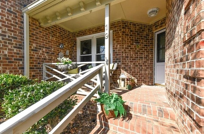 Photo - 19 Milpond Ln