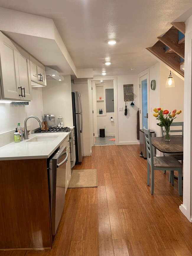 Photo - 2411 SE Main St Unit Hawthorne Apt