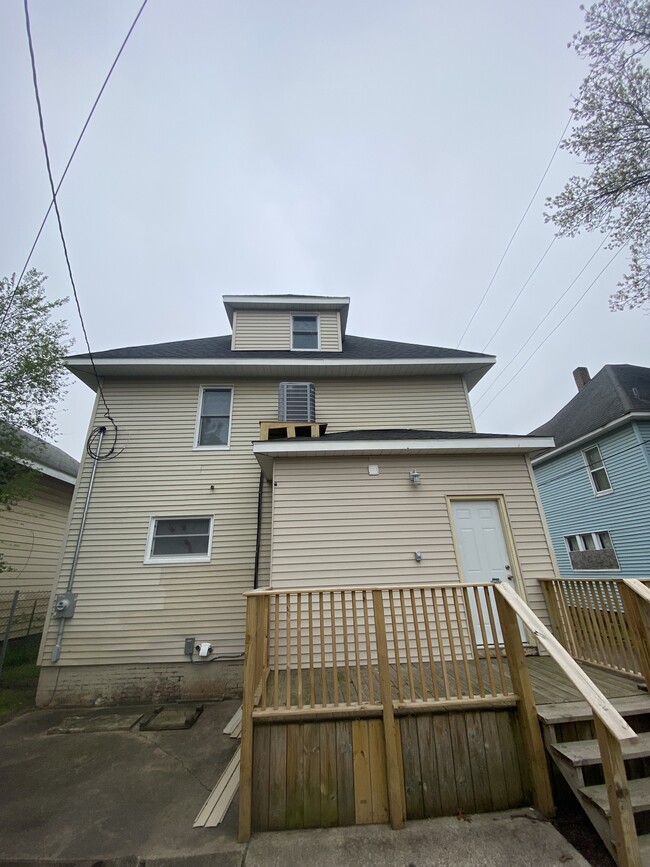215 E Bronson St