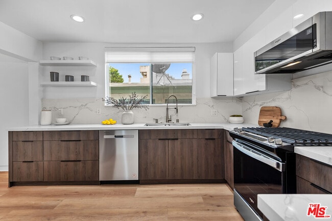 Photo - 301 Rexford Dr Unidad 6