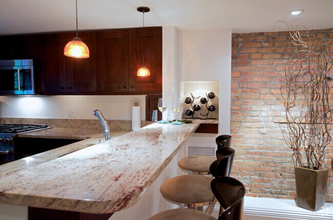 Building Photo - 33 Gray St Unit 1 Rental