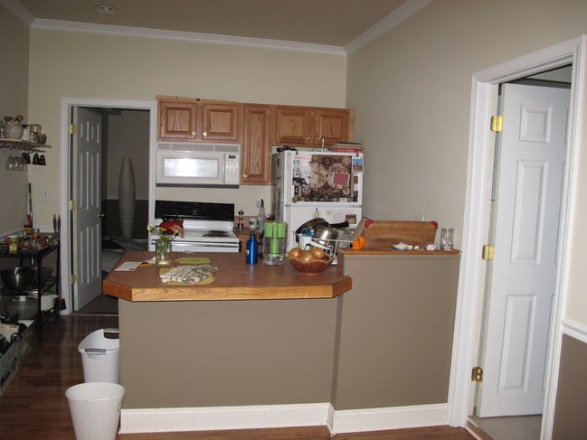 kitchen from living room - 124 College Pl Unit 1