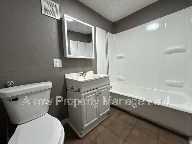 Photo - 723 Ella St Unidad B2