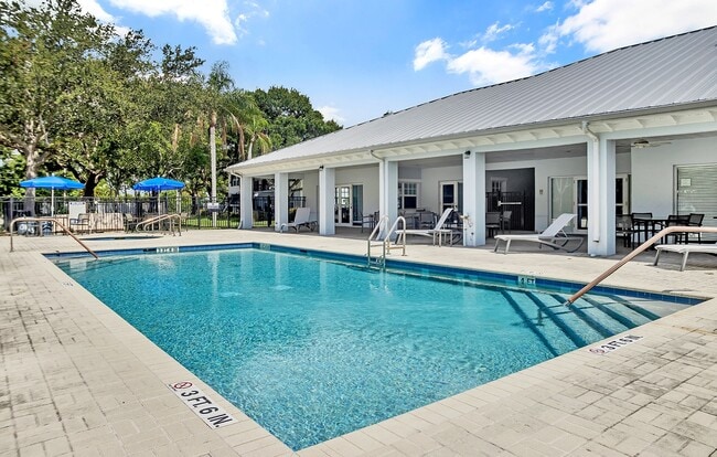 Building Photo - Groves of Delray 62+ Apartments
