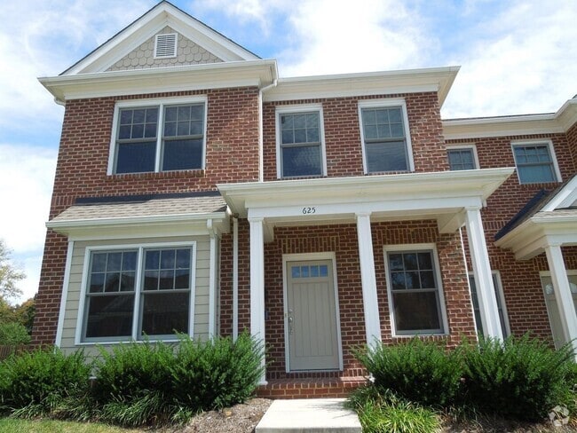 Building Photo - Quality 3 BR Townhome; Convenient to Med C...