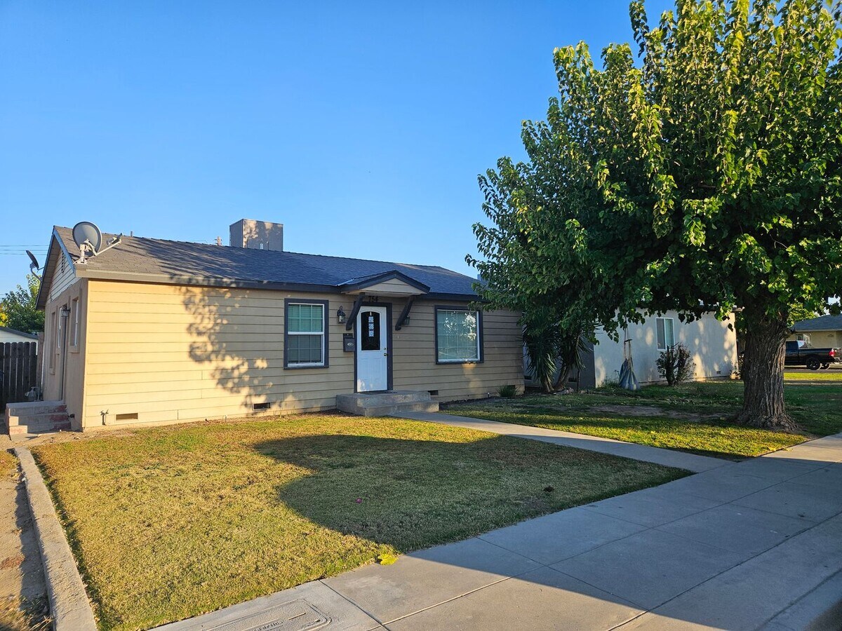 Photo - 754 Birch Ave