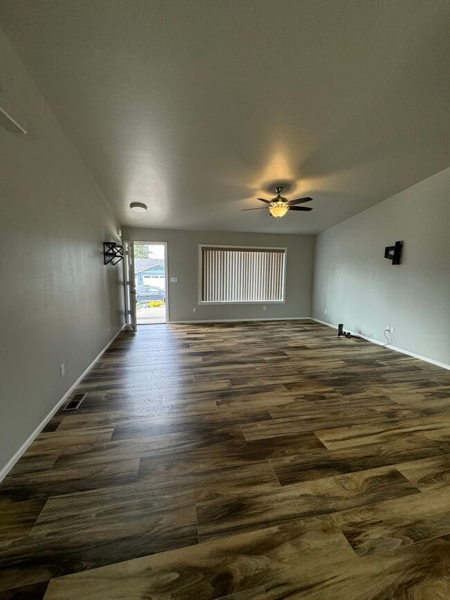 Photo - Newer Sutherlin 3 Bedroom 2 bath home