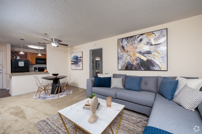 2BR, 2BA - 973SF - Living Room