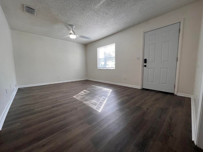 Photo - 2400 Union St S House