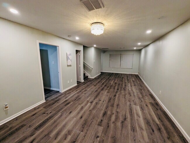 Photo - 6404 Mountain Pines Ln
