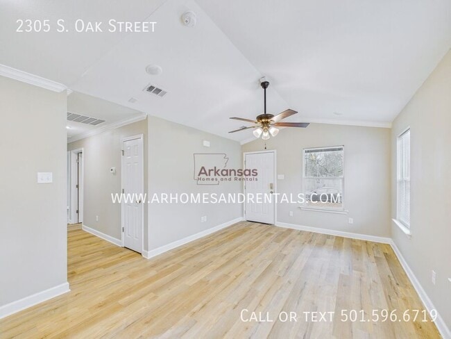 Photo - 2305 S Oak St